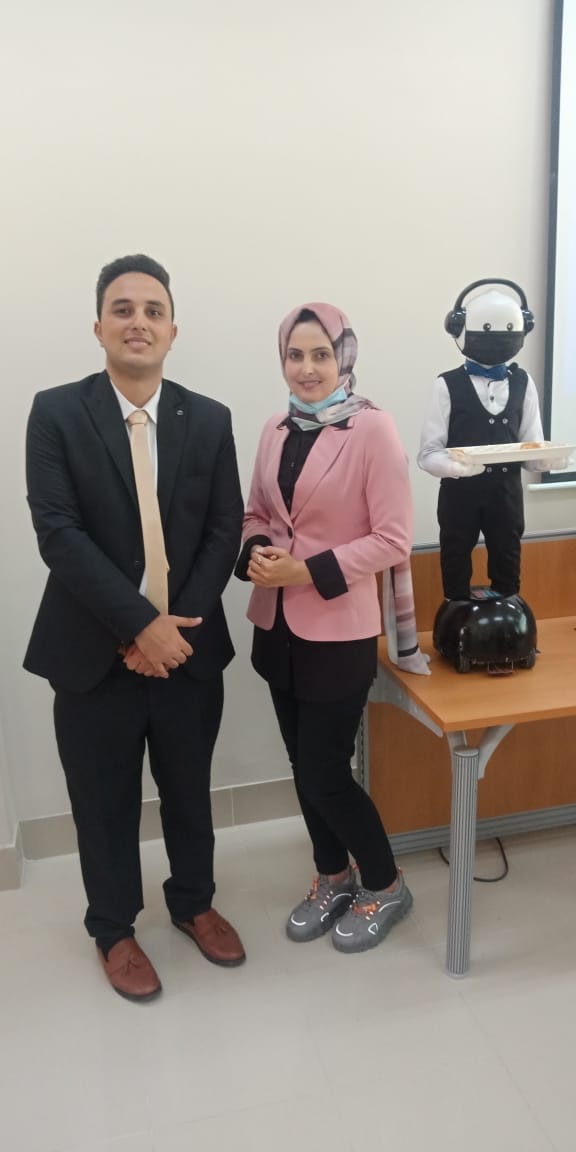 طلاب كلية الحاسبات بجامعة كفر الشيخ والروبوت زيكو