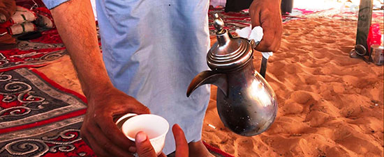 تقاليد-عربيه-على-هامش-المهرجان