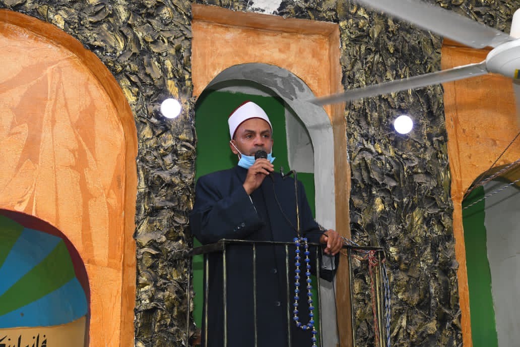 محافظ قنا يؤدى صلاة عيد الأضحى المبارك بقرية أبو حزام  (11)
