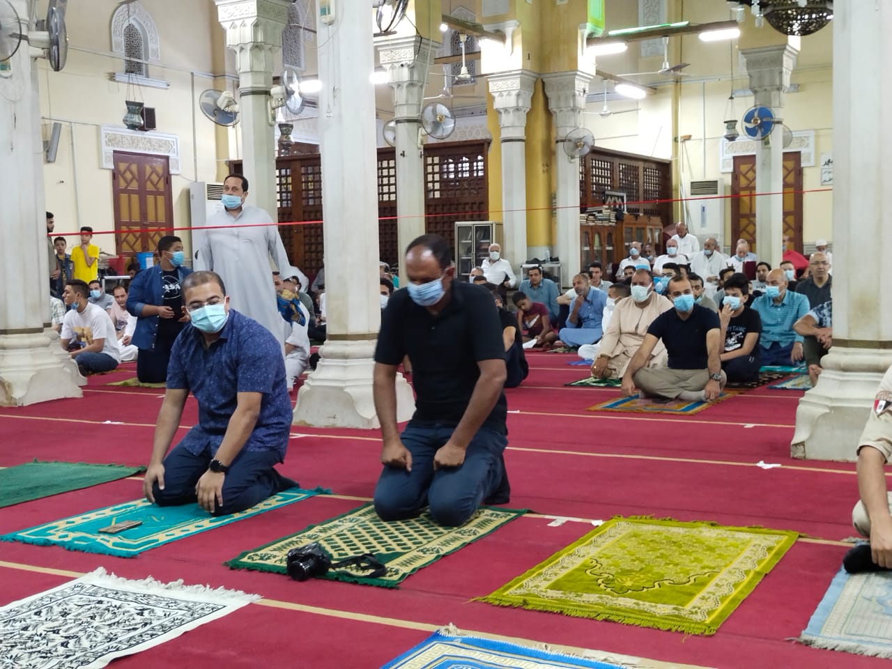 محافظ المنوفية يؤدى شعائر صلاة عيد الأضحى بمسجد الرى (1)