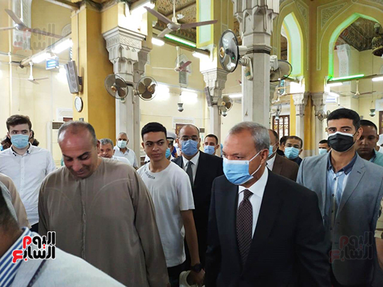 محافظ القليوبية ومدير الأمن يؤديان صلاة عيد الأضحى المبارك بمسجد ناصر ببنها (5)