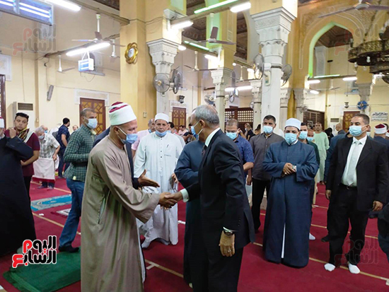 محافظ القليوبية ومدير الأمن يؤديان صلاة عيد الأضحى المبارك بمسجد ناصر ببنها (4)