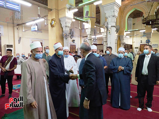 محافظ القليوبية خلال صلاة عيد الأضحى المبارك بمسجد ناصر ببنها