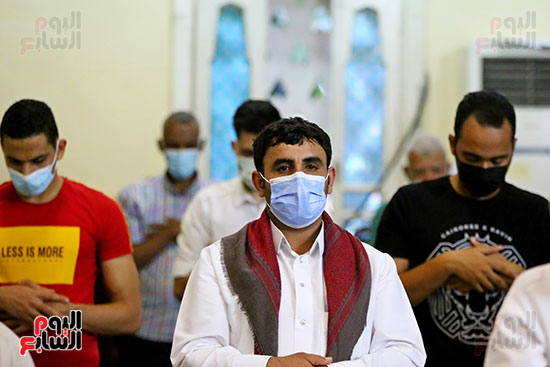 المصلون يؤدون صلاة العيد بمسجد مصطفى محمود في المهندسين (14)