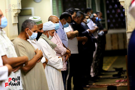 المصلون يؤدون صلاة العيد بمسجد مصطفى محمود في المهندسين (13)
