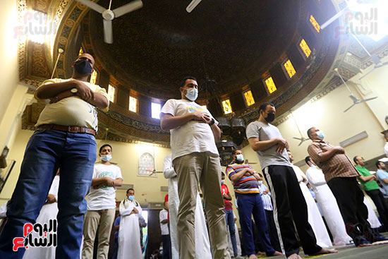 المصلون يؤدون صلاة العيد بمسجد مصطفى محمود في المهندسين (4)