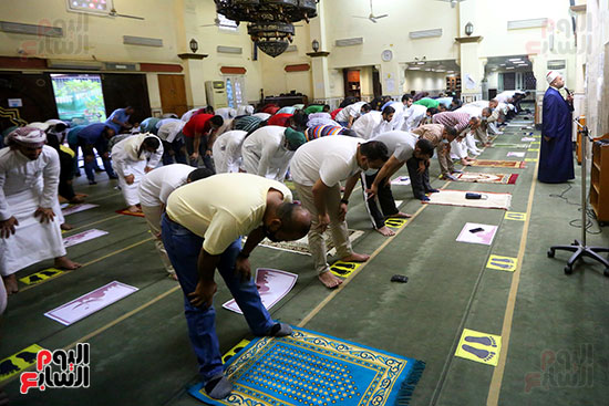 المصلون يؤدون صلاة العيد بمسجد مصطفى محمود في المهندسين (7)