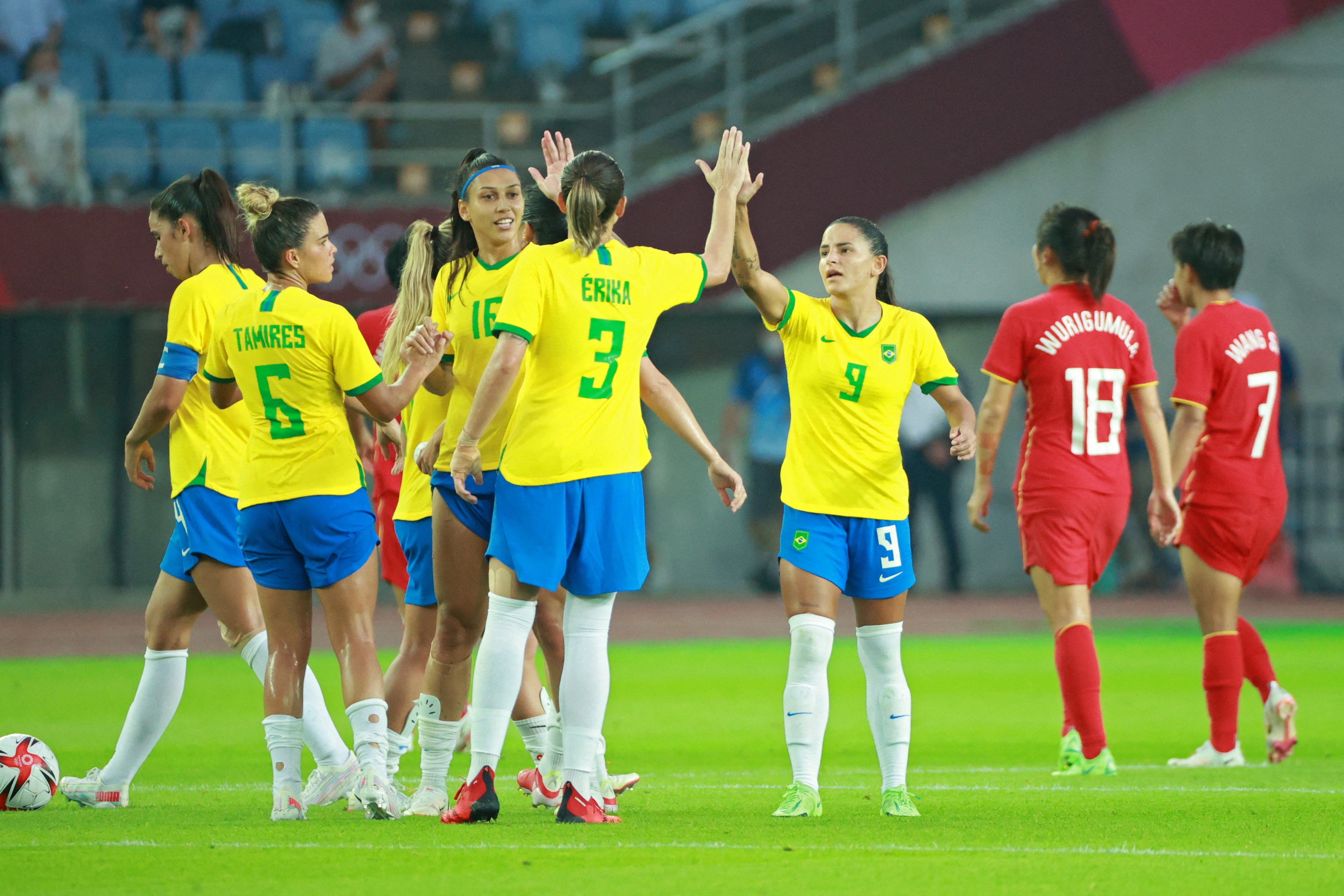 فرحة لاعبات منتخب البرازيل بالفوز على الصين