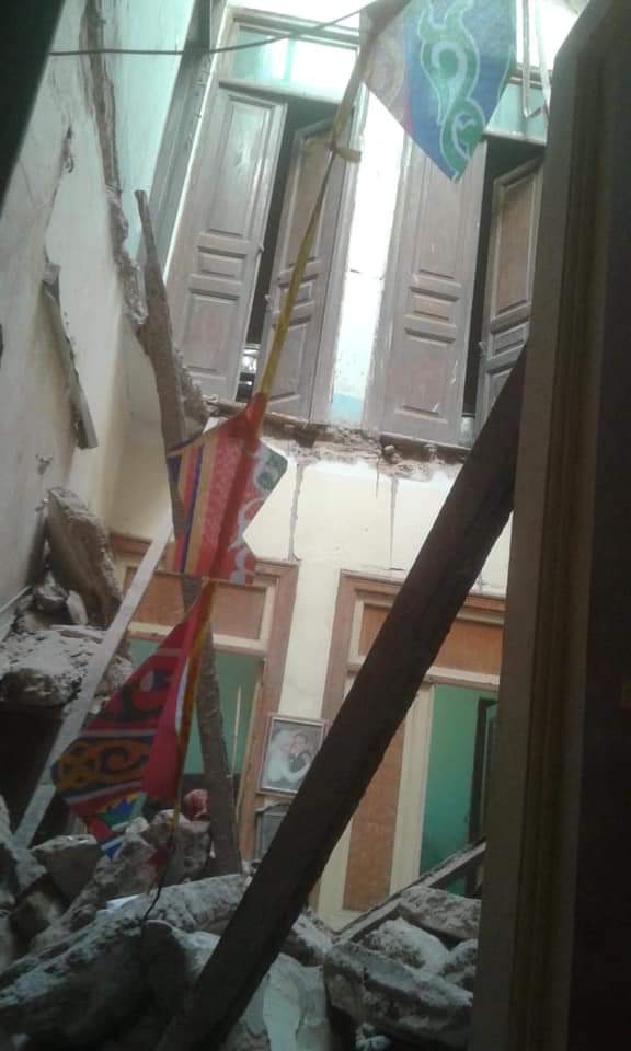 إنهيار سقف غرفة بمنزل قديم دون وقوع إصابات  (4)
