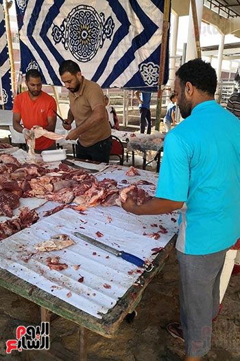 تجهيز-اللحوم-لتوزيعها تجهيز-اللحوم-لتوزيعها