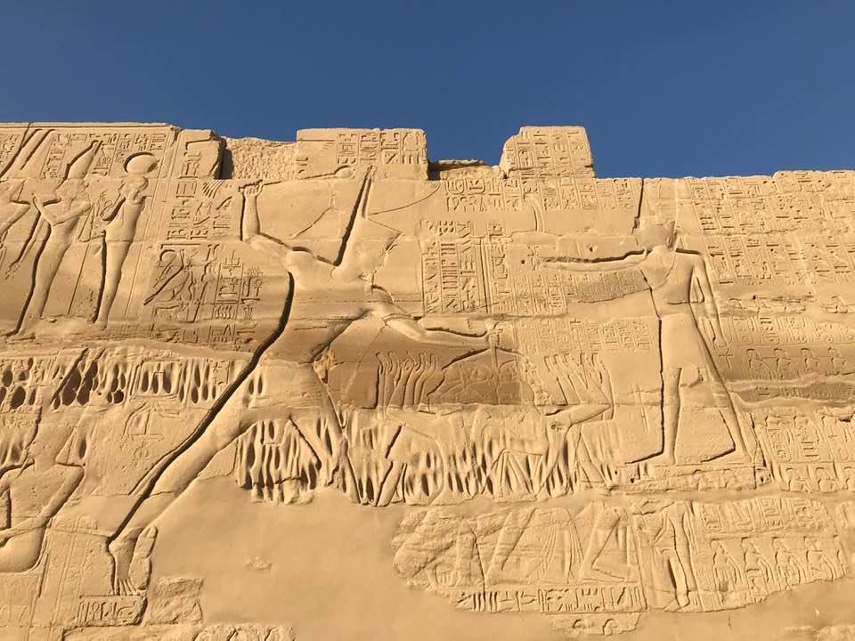 بطولات ملوك القدماء المصريين على الجدران