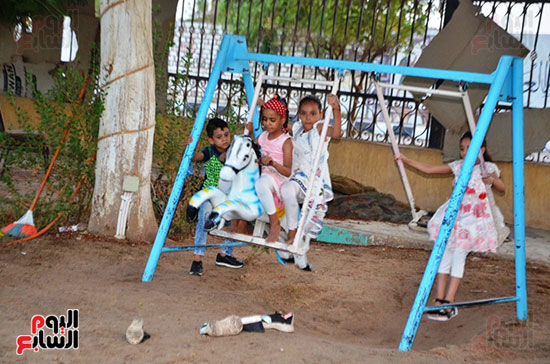 فرحة-أطفال-قرى-مدينة-إسنا-بالعيد-بعد-انكسار-حرارة-الطقس-(4)