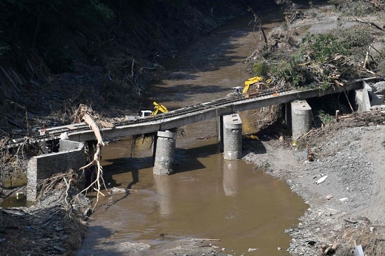 جسر للسكك الحديدية مدمر في مارينثال بمنطقة باد نوينهار-أرويلر