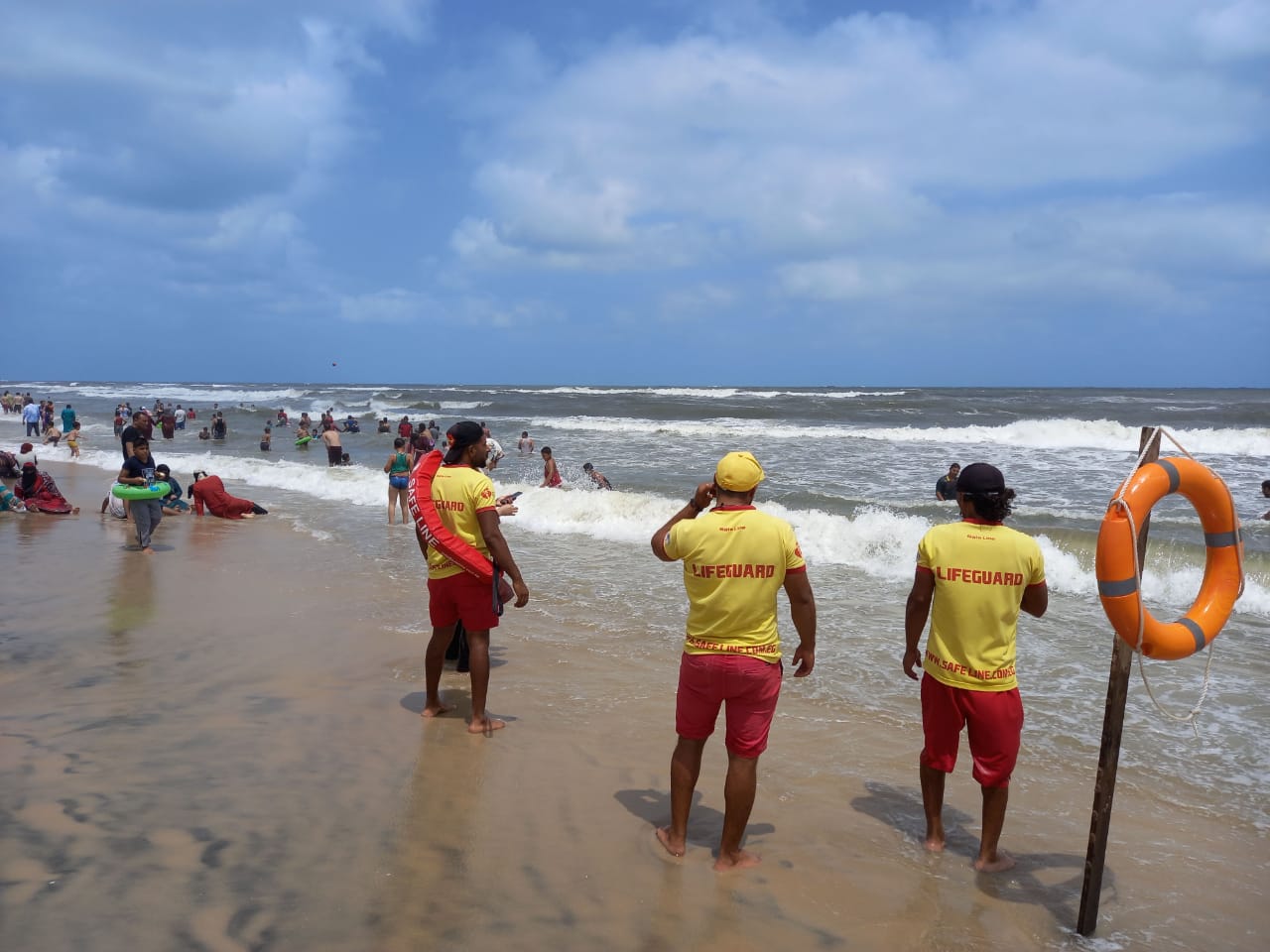 متابعة رجال الانقاذ للشواطئ
