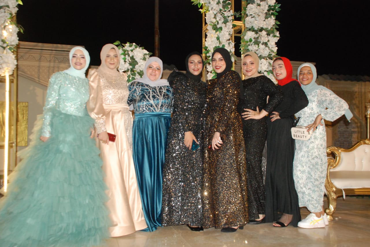 صديقات العروس في حفل زفاف نجلة مدير ادراي الطلائع