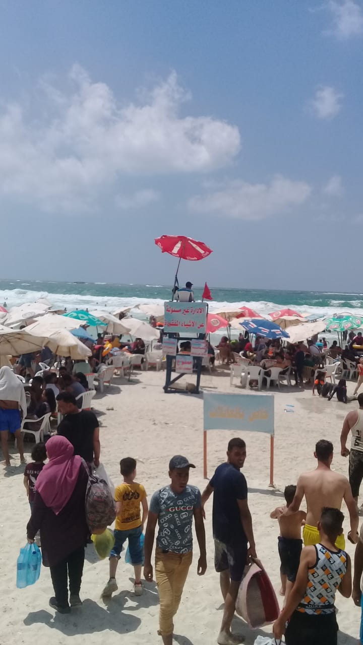 اقبال المواطنين على شواطئ الاسكندرية