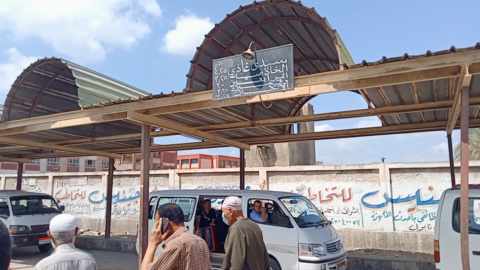 وضع التعريفة القديمة في اماكن واضحة بالمواقف وضع التعريفة القديمة في اماكن واضحة بالمواقف