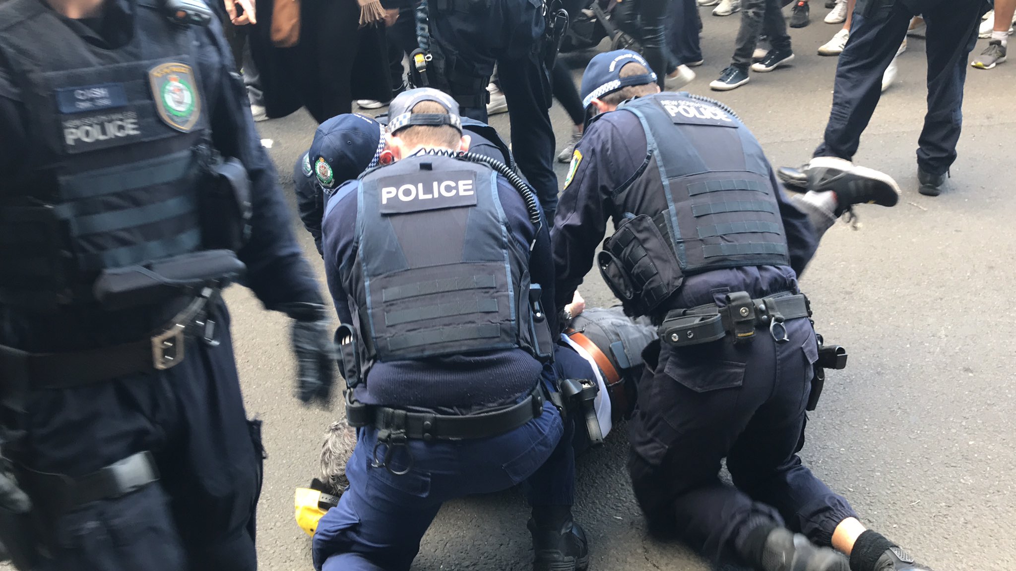اعتقال متظاهرين