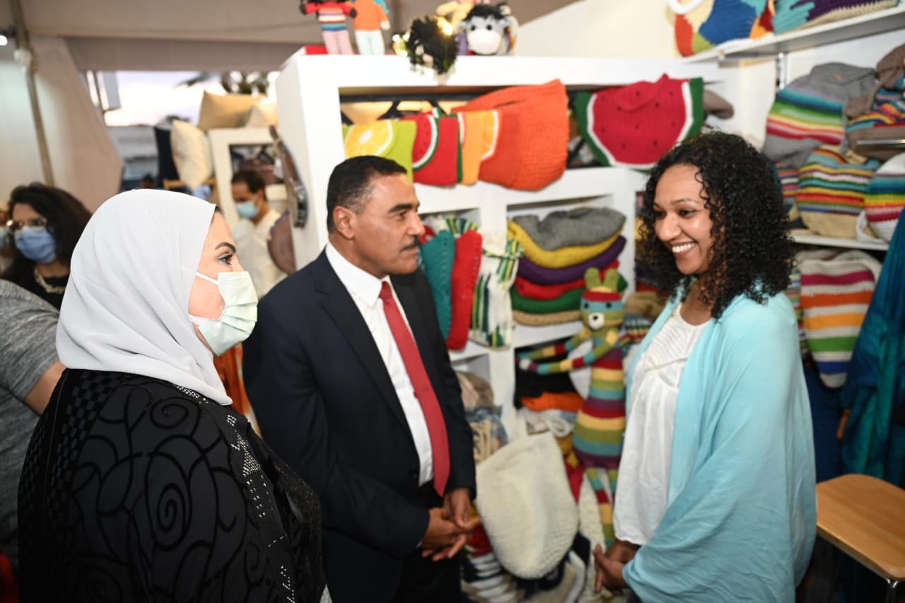 وزيرة التضامن داخل المعرض وزيرة التضامن داخل المعرض