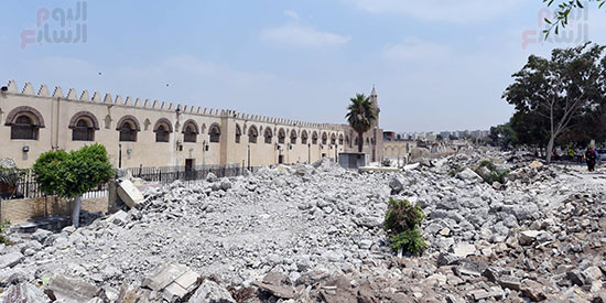 رئيس الوزراء يتابع أعمال تطوير الساحة المحيطة بمسجد عمرو بن العاص (9)