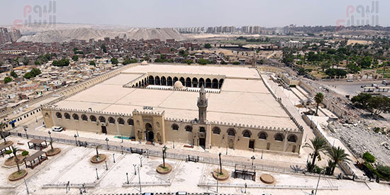 رئيس الوزراء يتابع أعمال تطوير الساحة المحيطة بمسجد عمرو بن العاص (14)