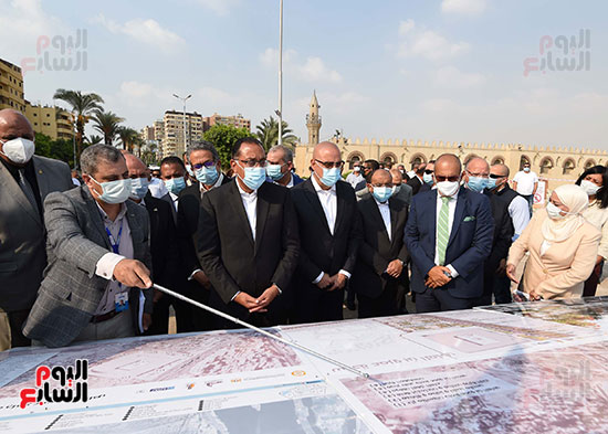 رئيس الوزراء يتابع أعمال تطوير الساحة المحيطة بمسجد عمرو بن العاص (17)