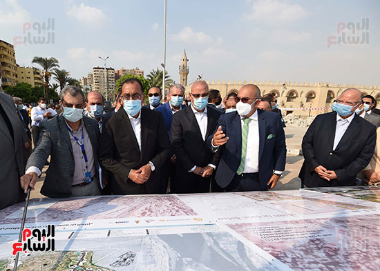رئيس الوزراء يتابع أعمال تطوير الساحة المحيطة بمسجد عمرو بن العاص (20)