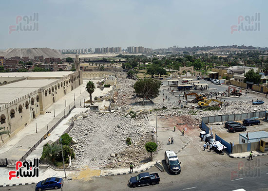 رئيس الوزراء يتابع أعمال تطوير الساحة المحيطة بمسجد عمرو بن العاص (5)