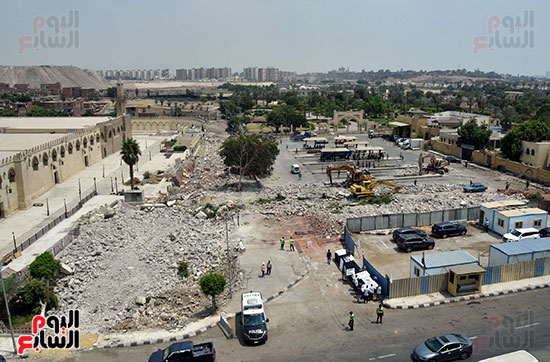 رئيس الوزراء يتابع أعمال تطوير الساحة المحيطة بمسجد عمرو بن العاص (1)