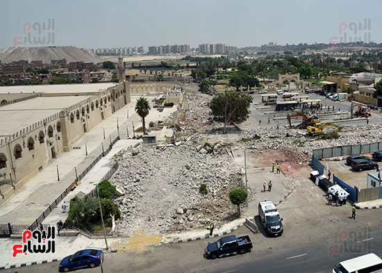 رئيس الوزراء يتابع أعمال تطوير الساحة المحيطة بمسجد عمرو بن العاص (3)