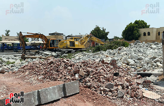 رئيس الوزراء يتابع أعمال تطوير الساحة المحيطة بمسجد عمرو بن العاص (11)