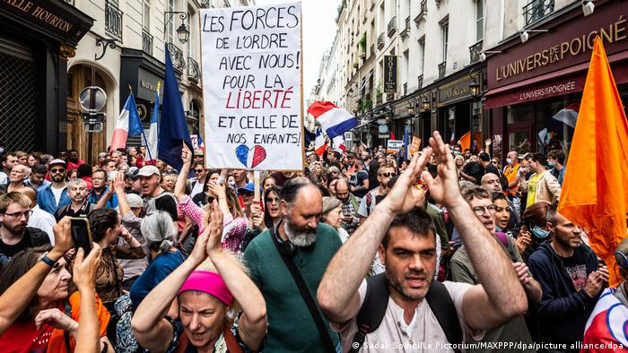 احتجاجات فى فرنسا ضد قيود كورونا