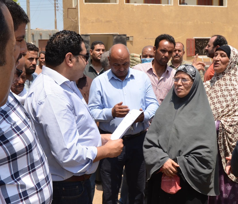 نائب محافظ بنى سويف يتفقد قرى حياة كريمة بمركز ناصر (2)