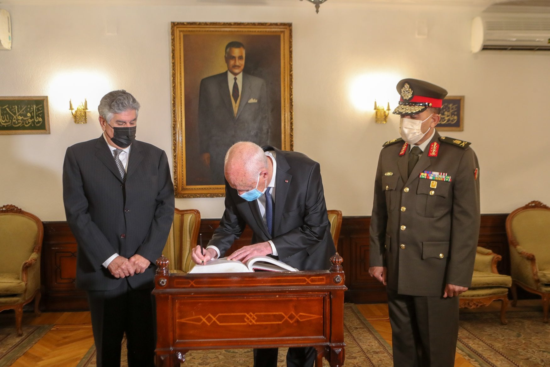 قيس سعيد داخل ضريح الزعيم الراحل جمال عبد الناصر خلال زيارته الأخيرة لمصر