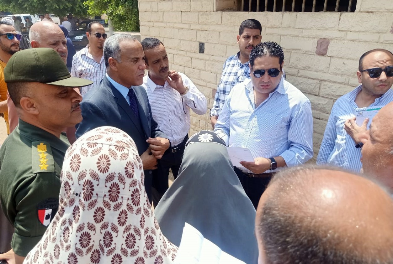  نائب محافظ بنى سويف يتفقد قرى حياة كريمة بمركز ناصر (6)