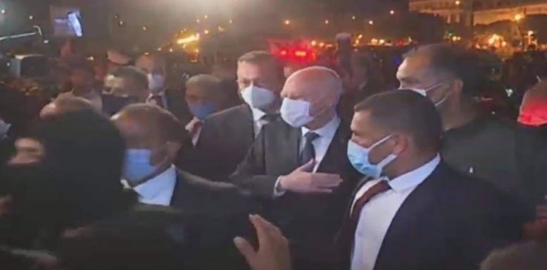 قيس سعيد في الشارع