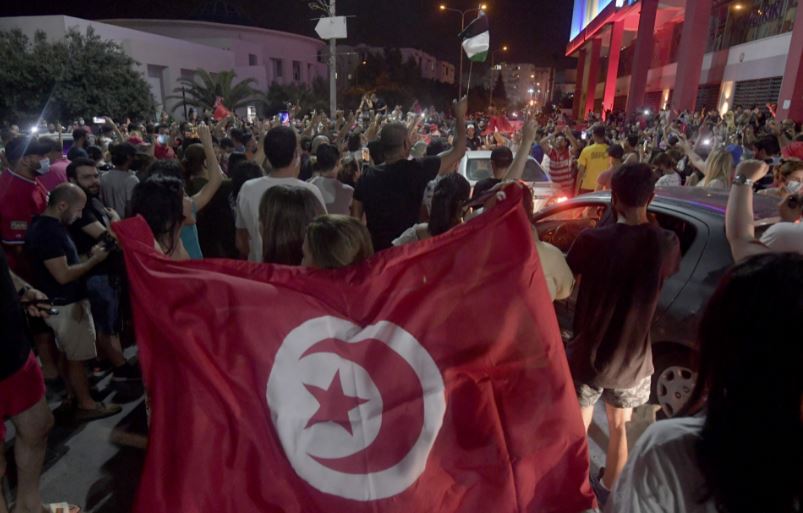 احتفالات بقرارات الرءيس التونسي