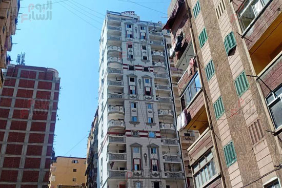 العقار-المائل