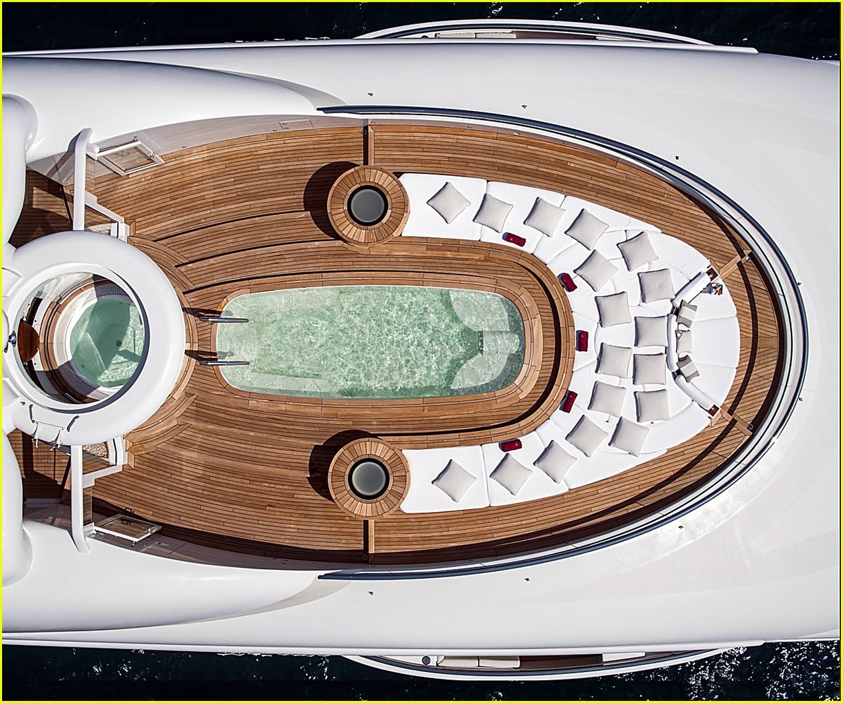 jennifer-lopez-ben-affleck-inside-the-yacht-they-stayed-on-03