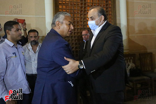 الكاتب الصحفى محمود بكرى يقدم واجب العزاء فى والد محمد شبانة الكاتب الصحفى محمود بكرى يقدم واجب العزاء فى والد محمد شبانة