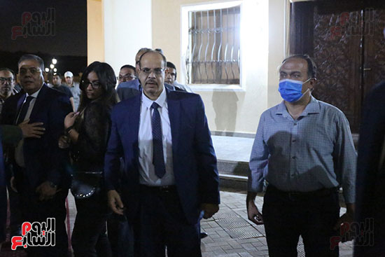 أكرم القصاص يقدم واجب العزاء لمحمد شبانة أكرم القصاص يقدم واجب العزاء لمحمد شبانة