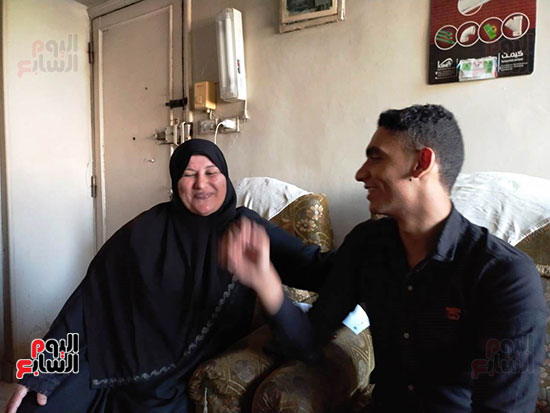 الطالب-عبد-الله-رضا-مع-والدته---محافظة-القليوبية-(5)