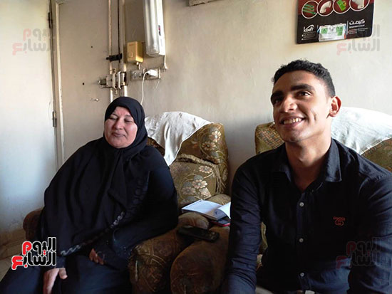 الطالب-عبد-الله-رضا-مع-والدته---محافظة-القليوبية-(13)