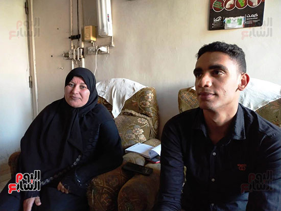 الطالب-عبد-الله-رضا-مع-والدته---محافظة-القليوبية-(12)