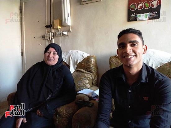 الطالب-عبد-الله-رضا-مع-والدته---محافظة-القليوبية-(10)