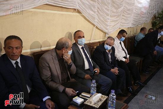 الكاتب الصحفى عبد المحسن سلامة بين الحضور فى عزاء والد محمد شبانة الكاتب الصحفى عبد المحسن سلامة بين الحضور فى عزاء والد محمد شبانة