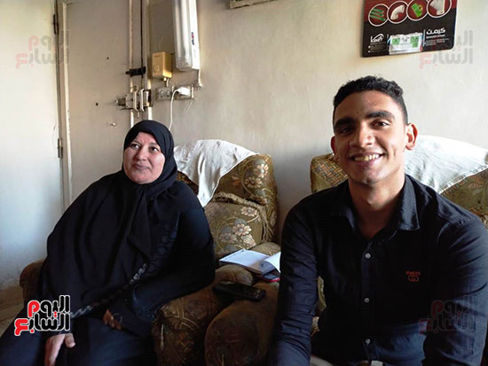 الطالب-عبد-الله-رضا-مع-والدته---محافظة-القليوبية-(15)