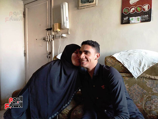 الطالب-عبد-الله-رضا-مع-والدته---محافظة-القليوبية-(4)