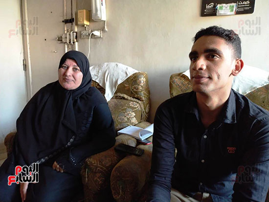 الطالب-عبد-الله-رضا-مع-والدته---محافظة-القليوبية-(14)