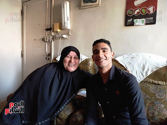 الطالب-عبد-الله-رضا-مع-والدته---محافظة-القليوبية-(7)